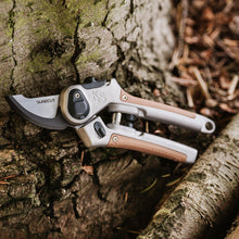 Load image into Gallery viewer, Kent &amp; Stowe Surecut All Purpose Lite Bypass Secateurs with Carbon Steel Blades