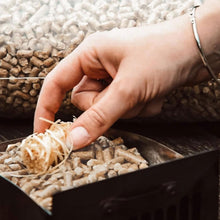 Load image into Gallery viewer, Platinum Plus Wood Pellets 15kg Bag 6mm for Ooni Pizza Oven, Fire Pit and BBQ