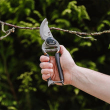 Load image into Gallery viewer, Kent &amp; Stowe Traditional Bypass Secateurs with High Quality Carbon Steel Blades