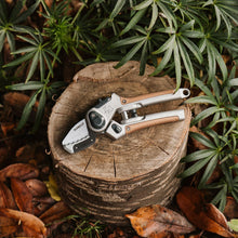 Load image into Gallery viewer, Kent &amp; Stowe SureCut Hardwood Lite Anvil Secateurs, 27mm Cutting Diameter