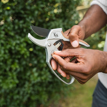 Load image into Gallery viewer, Kent &amp; Stowe Surecut Hardwood Lite Anvil Secateur with Carbon Steel Blades