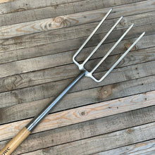 Load image into Gallery viewer, Kent &amp; Stowe Stainless Steel Digging Fork Rust Resistant FSC For Gardening