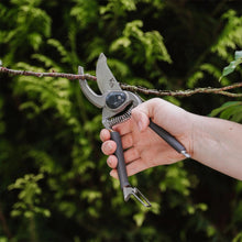 Load image into Gallery viewer, Kent &amp; Stowe Traditional Bypass Secateurs with High Quality Carbon Steel Blades