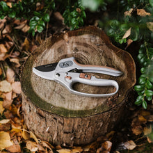 Load image into Gallery viewer, Kent &amp; Stowe Surecut Hardwood Lite Anvil Secateur with Carbon Steel Blades