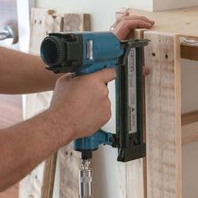 Load image into Gallery viewer, Silverline 282400 Air Framing Nailer 90mm 10 - 12 Gauge