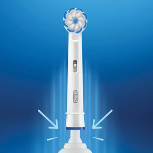 4xOral-B FlossAction, CrossAction, 3D White or Sensi Clean Toothbrush RefillHead