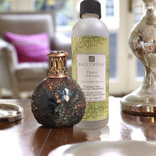 Load image into Gallery viewer, Ballymena Flora Ivy &amp; Lilies Platinum Wick Catalytic Fragrance, 480ml