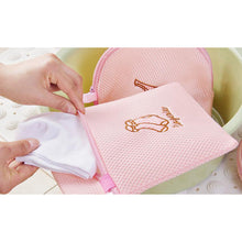 Load image into Gallery viewer, Haven Zippered Mesh Laundry Clothes Washing Bags - Pack of 5, White or Pink