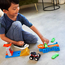 Load image into Gallery viewer, Hot Wheels Monster Trucks Launch and Bash Play Set