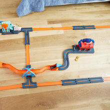 Load image into Gallery viewer, Hot Wheels PK5 Diecast &amp; Mini Toy Cars with Gorilla Rage Garage Attack