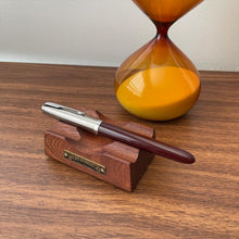 Load image into Gallery viewer, Parker 51 Fountain Pen Burgundy Barrel Fine Nib Black Ink and Gift Box