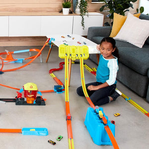 Hot Wheels PK5  Mini Toy Cars (Assorted) & Track Builder Multi-Lane Speed Box